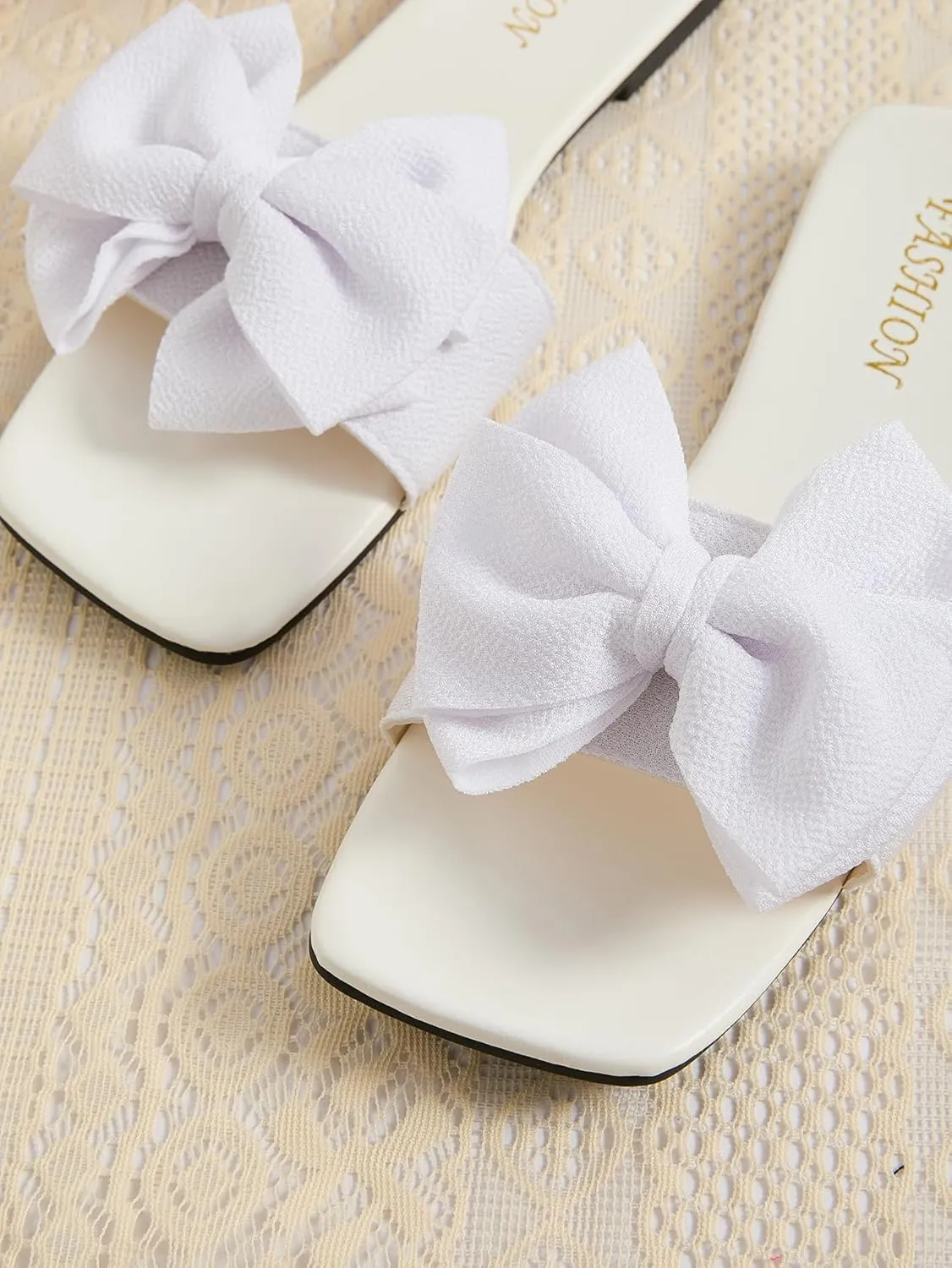 GORGLITTER Women's Bow Flat Sandals White Sandals Open Toe Slip On Slides Shoes