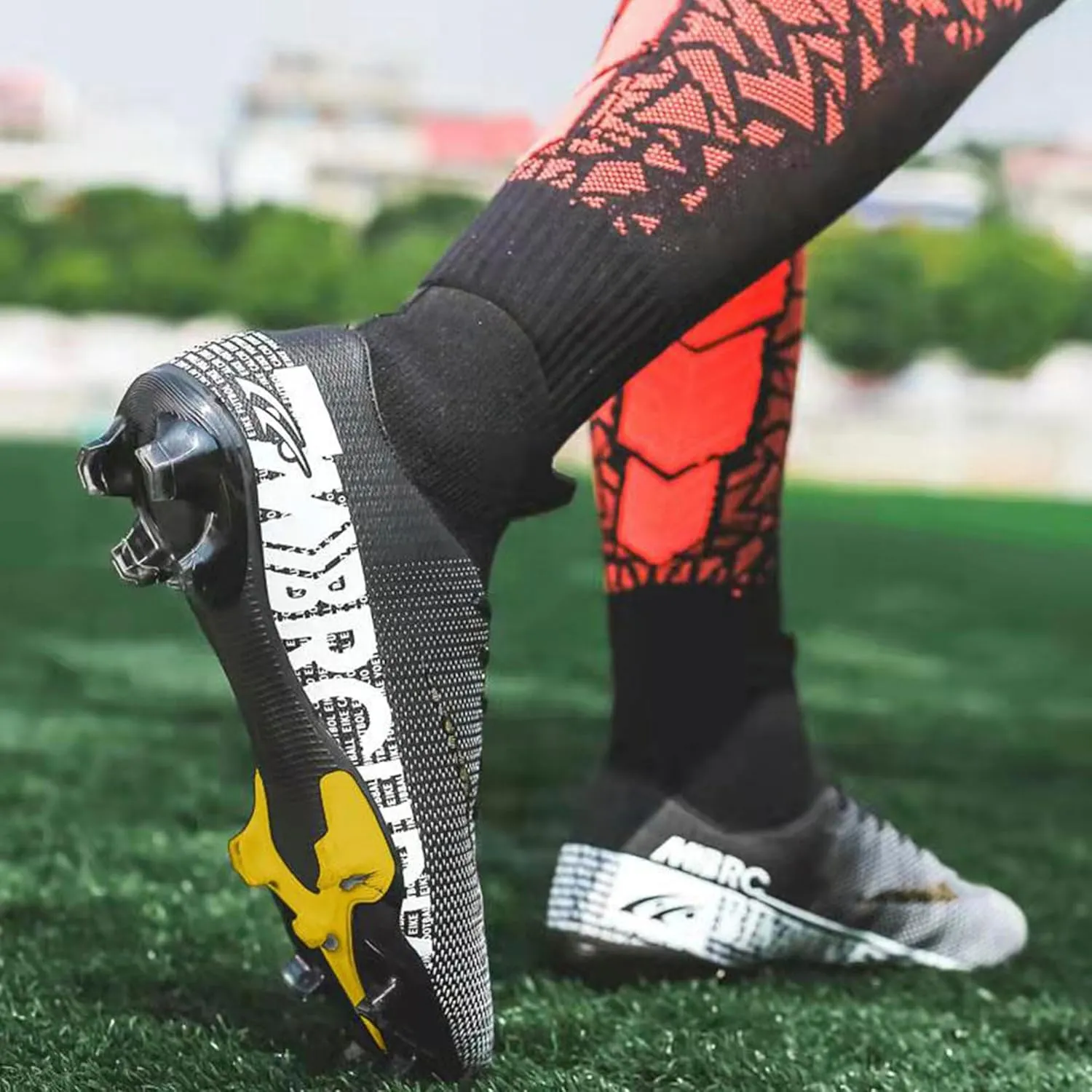 Men's Soccer Shoes Football Cleats High-Tops Lace-Up Non-Slip Spikes Outdoor AG/FG Baseball Lacrosse Rugby Combat Boots