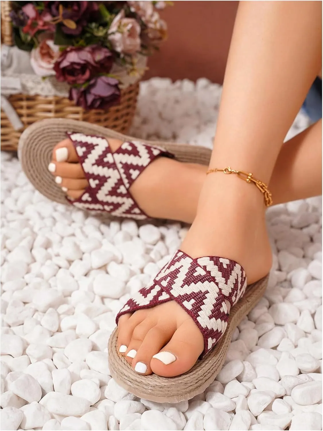 SweatyRocks Women's Criss Cross Strappy Flat Sandals Open Toe Geo Pattern Straw Slip on Slides