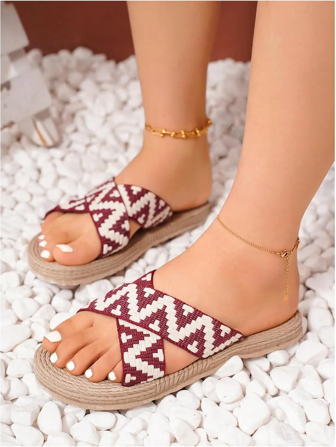 SweatyRocks Women's Criss Cross Strappy Flat Sandals Open Toe Geo Pattern Straw Slip on Slides