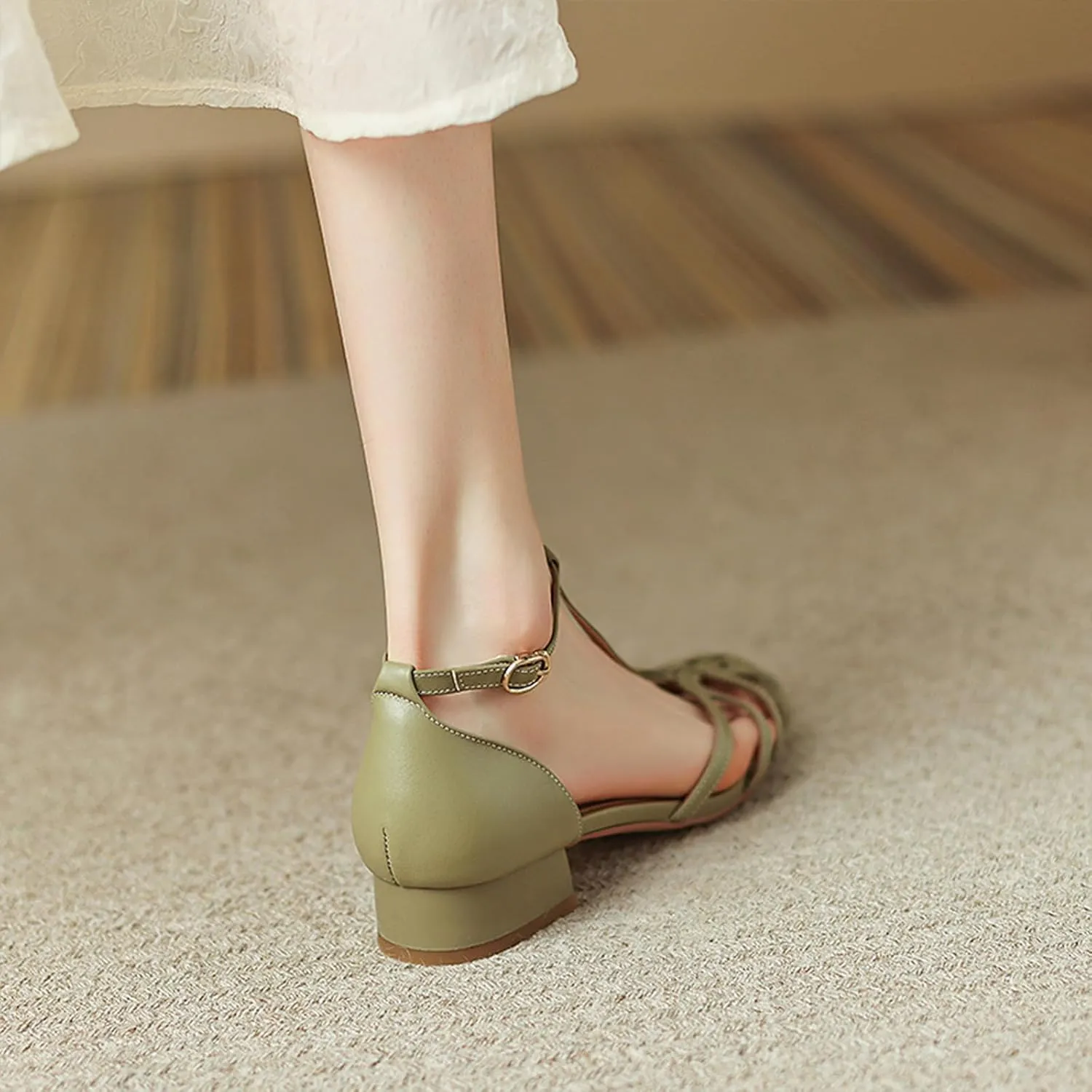 Women's Caged Closed Toe Flat Sandals T Strap Comfortable Adjustable Buckle Hollow Out Roman Sandals Vintage Casual Beach Sandals