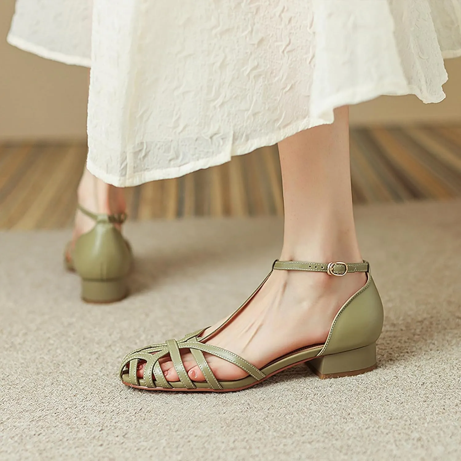 Women's Caged Closed Toe Flat Sandals T Strap Comfortable Adjustable Buckle Hollow Out Roman Sandals Vintage Casual Beach Sandals